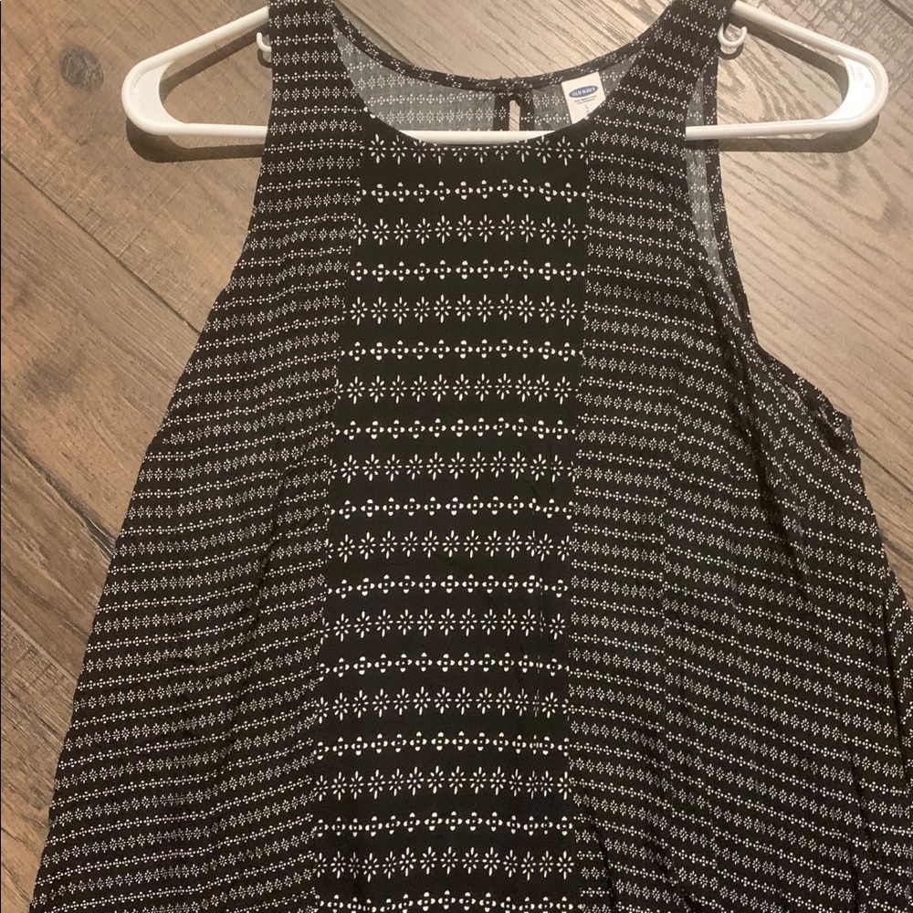 Black and white sleeveless printed Blouse